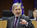 Il commissario europeo al Bilancio, Johannes Hahn (ANSA)