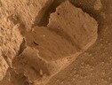 Su Marte una roccia simile a un libro aperto, soprannominata ‘Terra Firme’ (fonte: NASA/JPL-Caltech/MSSS) (ANSA)