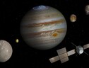 Rappresentazione artistica della sonda Juice (fonte: sonda ESA/ATG medialab; Giove NASA/ESA/J. Nichols, Univ. di Leicester; Ganimede NASA/JPL; Io NASA/JPL/Univ. dell’Arizona; Callisto ed Europa NASA/JPL/DLR) (ANSA)