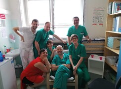 La squadra chirurgica di Torino che ha eseguito l'intervento al cervello sul neonato (ANSA)