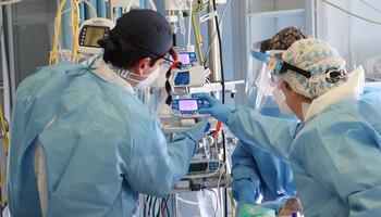 Covid: reparto covid e terapia intensiva ospedale di Cremona (ANSA)
