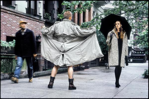 Elliott Erwitt/MAGNUM PHOTOS. USA. New York City. 1989. Fashion shoot. © ANSA