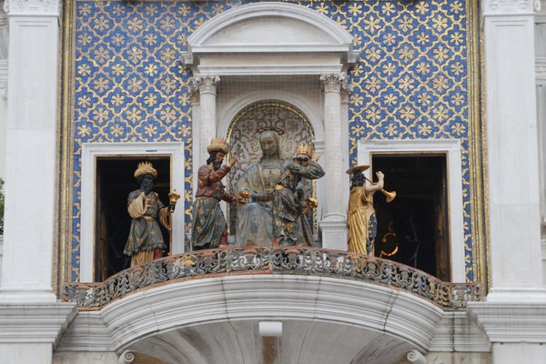 Venezia, sulla Torre dell'Orologio sfilano i Re Magi dell'Epifania © ANSA