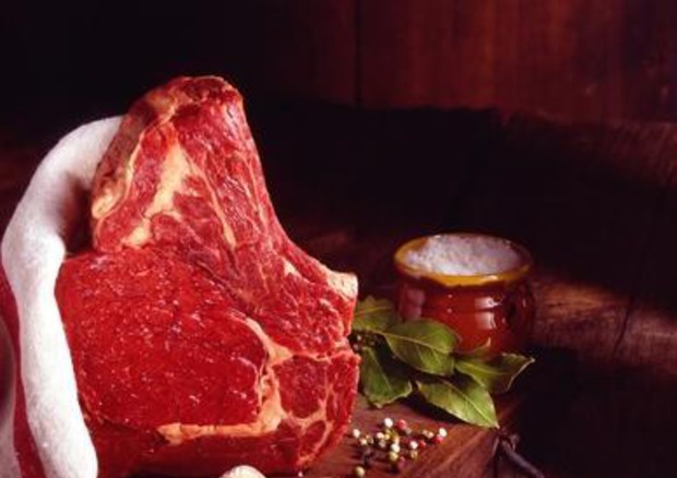 Consumi: Ismea, più carne rossa, latte Uht e verdure in busta © ANSA