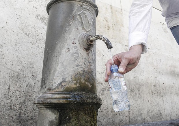 Blog Grillo, acqua pubblica ovunque, si parte da Roma e Torino © ANSA