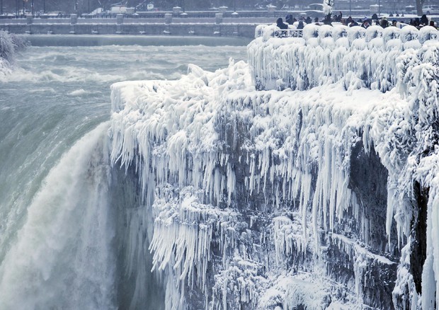 Cold Weather Niagara Falls © AP