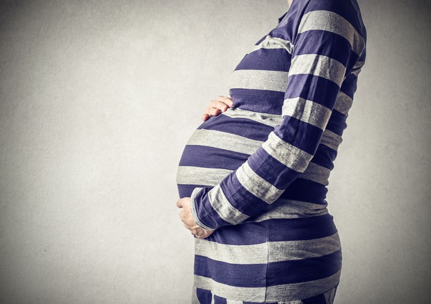 Donne e malattie reumatiche, 1 su 2 teme la maternità © Ansa