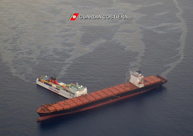 Collisione fra navi: Costa, comandanti limitino al massimo i danni © ANSA