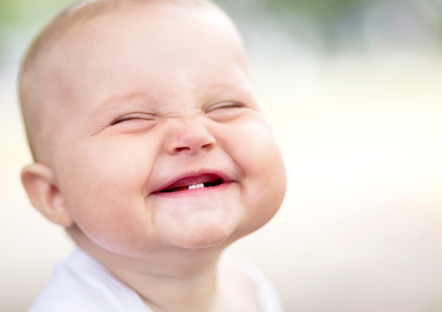 I bambini ridono mentre espirano e inspirano © Ansa