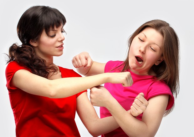 Due donne che litigano © Ansa