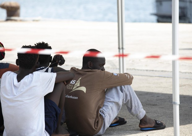 Migranti: Ue, in Italia ombra mafia su alcuni fondi hotspot © ANSA