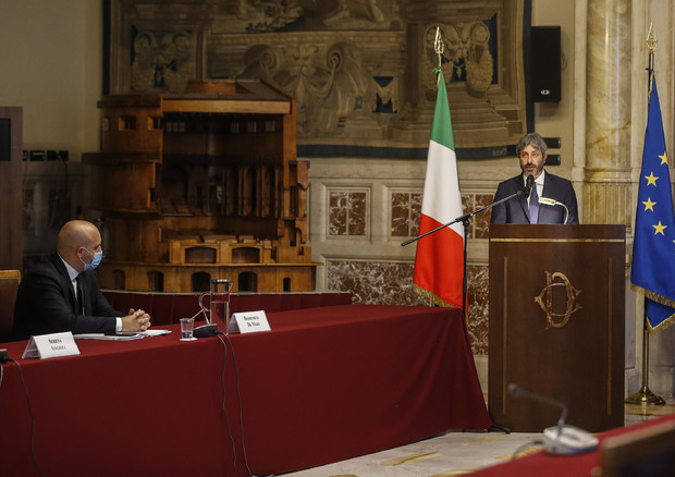 Il Presidente della Camera Roberto Fico e il direttore generale dell'Agenzia Nazionale per i Giovani, Domenico De Maio © ANSA