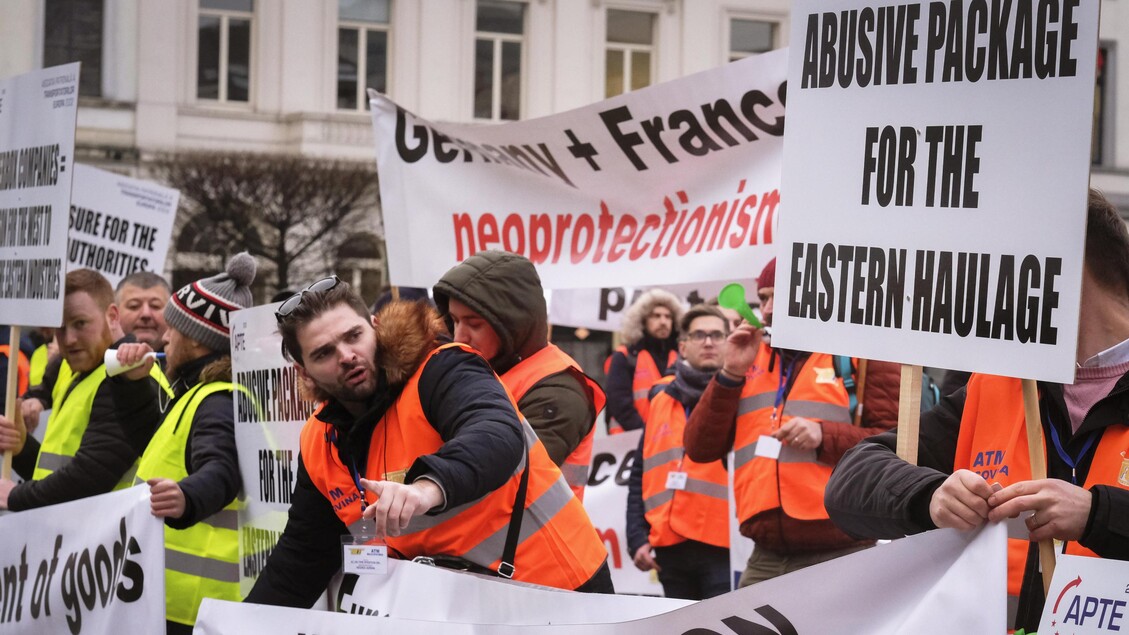 La manifestazione degli autotrasportatori a Bruxelles © ANSA/EPA