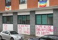 Scritte no vax nella sede della Cgil a Torino (ANSA)