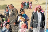 La Turchia apre i confini ai profughi siriani in fuga dallo Stato Islamico © ANSA
