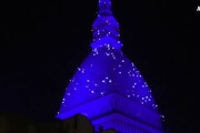 Torino: Iren illumina di blu la Mole, 2.500 lampade a led