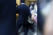 Il video dell'aggressione a Marina Abramovic