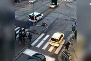 Milano: accoltellato in strada davanti ai passanti