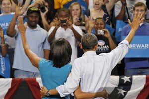 Barack e Michelle Obama durante un comizio nel 2012 (ANSA)