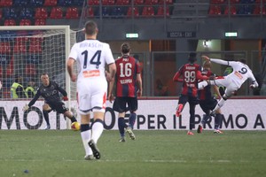 Bologna-Genoa, un momento della partita al Dall'Ara (ANSA)