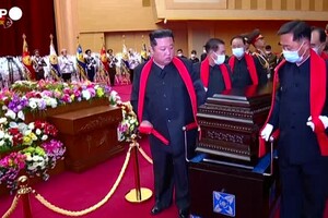 Kim Jong Un al funerale di un ufficiale militare nordcoreano (ANSA)