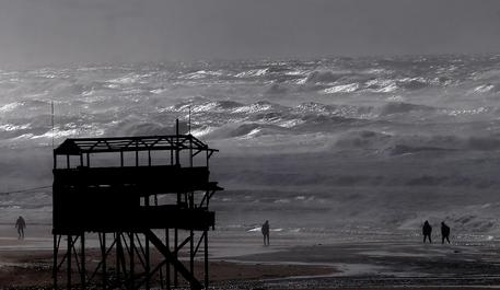 Maltempo, forte mareggiata a Gaza © EPA