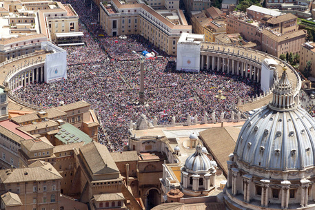 Una veduta aerea della cerimonia di beatificazione di Giovanni Paolo II © ANSA