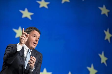 Il Presidente del Consiglio Matteo Renzi durante il suo intervento nel corso della trasmissione 'In  1/2 h' © ANSA
