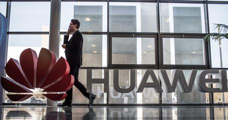 Huawei si fa in 3, in arrivo linea P20 © ANSA
