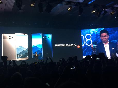 Huawei sfida iPhone con il Mate 10, a bordo c'è l'AI © ANSA