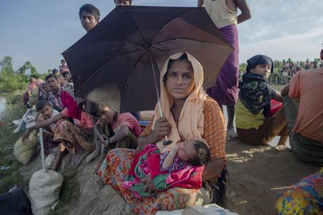 Birmania: oltre 580mila profughi Rohingya in Bangladesh © AP