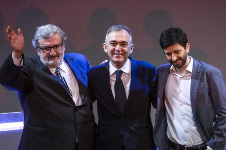 Michele Emiliano, Enrico Rossi e Roberto Speranza alla manifestazione della sinistra Pd © ANSA