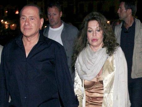 Silvio Berlusconi e Veronica Lario in una foto d'archivio © ANSA