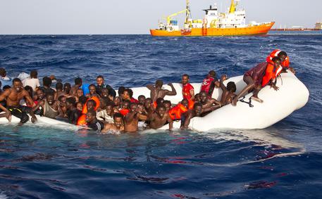 Migranti: Kurz, stop ai trasferimenti da Lampedusa © ANSA