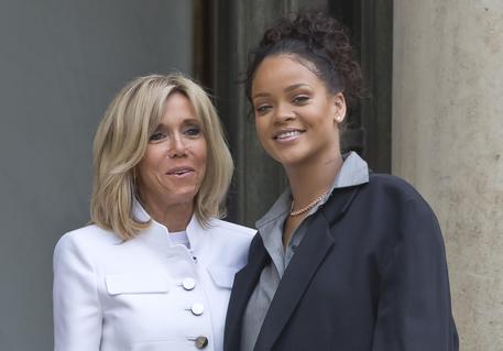 Brigitte Macron e Rihanna © AP