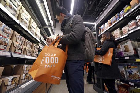 Amazon apre supermercato 4.0, senza casse e code © AP