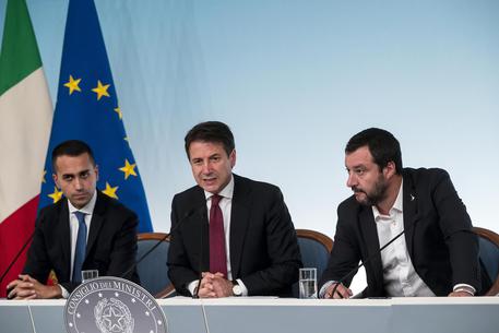 Nella foto di archivio i ministri Di Maio e Salvini e il premier Conte © ANSA 