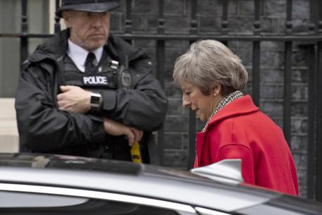 Theresa May arriva a Downing Street © EPA