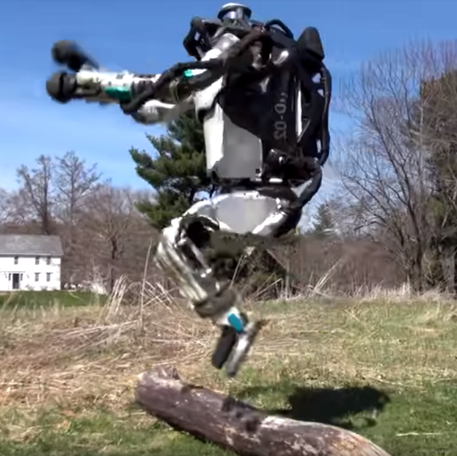 Il robot Atlas mentre salta (fonte: BostonDynamics) © Ansa