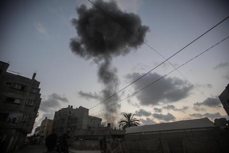 Smoke rises after Israeli air strike in the east of Gaza City © EPA
