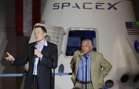 Musk stacca il 'primo biglietto' per turista intorno alla Luna © ANSA
