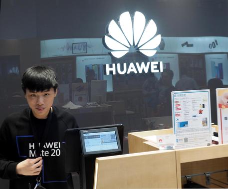 Cina contro estradizione Lady Huawei, grave incidente © EPA