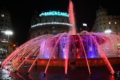 Insegne luminose di Banca Carige in piazza De Ferrari, Genova © ANSA