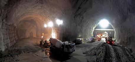 I lavori all'interno del tunnel di base del Brennero (arch.) © ANSA