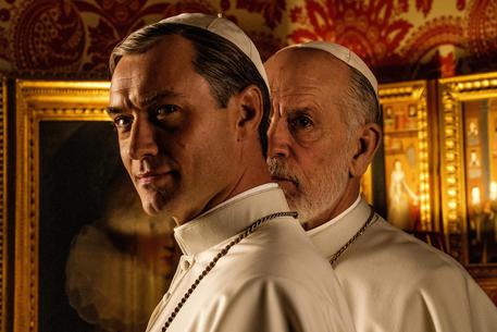 Jude Law e John Malkovich, prima foto ufficiale di The New Pope di Paolo Sorrentino. foto di Gianni Fiorito © ANSA