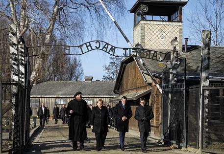 Merkel ad Auschwitz © AP
