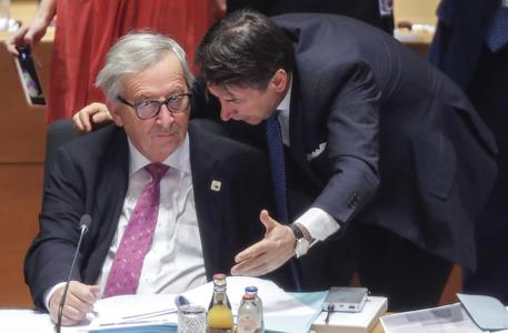 Giuseppe Conte e Jean-Claude Juncker © AP