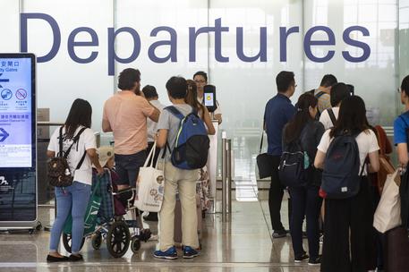 Flight operations resume at Hong Kong airport after chaotic anti-government protests © EPA
