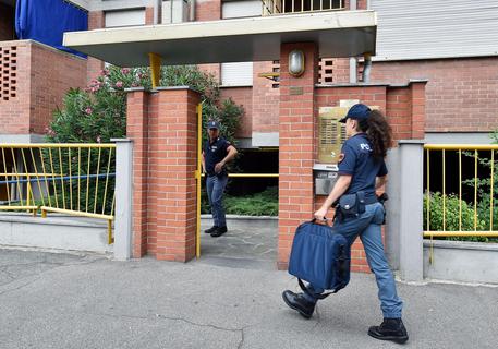 Uccide la moglie e si consegna alla polizia a Torino © ANSA