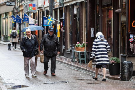Persone a Stoccolma in una recente immagine © EPA